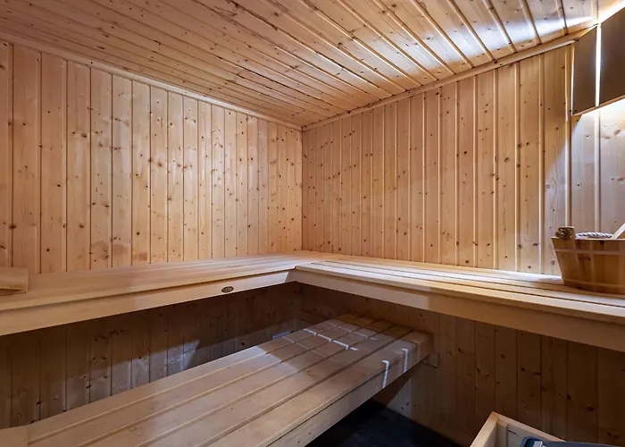 Montagnard A Rochebrune Avec Jacuzzi, Sauna, 6 Chambres, Proche Des Pistes, Accueil 12 Pers - Fr-1-569-37 * Megève