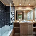 Montagnard A Rochebrune Avec Jacuzzi, Sauna, 6 Chambres, Proche Des Pistes, Accueil 12 Pers - Fr-1-569-37 Chalet *