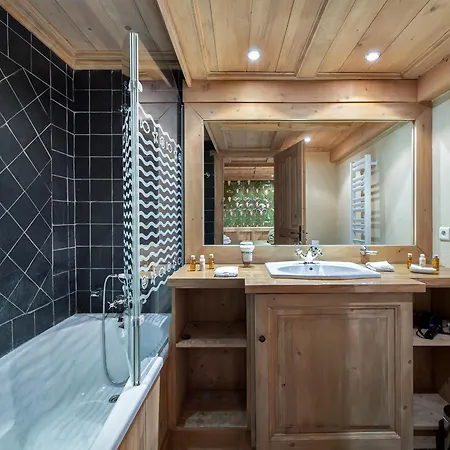 Montagnard A Rochebrune Avec Jacuzzi, Sauna, 6 Chambres, Proche Des Pistes, Accueil 12 Pers - Fr-1-569-37 Horská chata