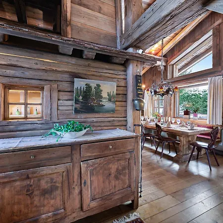 Montagnard à Rochebrune Avec Jacuzzi, Sauna, 6 Chambres, Proche Des Pistes, Accueil 12 Pers - Fr-1-569-37 Chalet *