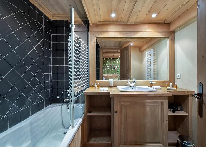 Montagnard A Rochebrune Avec Jacuzzi, Sauna, 6 Chambres, Proche Des Pistes, Accueil 12 Pers - Fr-1-569-37 Domek alpejski *