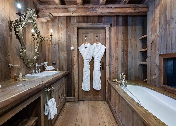 Alpehytte Montagnard A Rochebrune Avec Jacuzzi, Sauna, 6 Chambres, Proche Des Pistes, Accueil 12 Pers - Fr-1-569-37