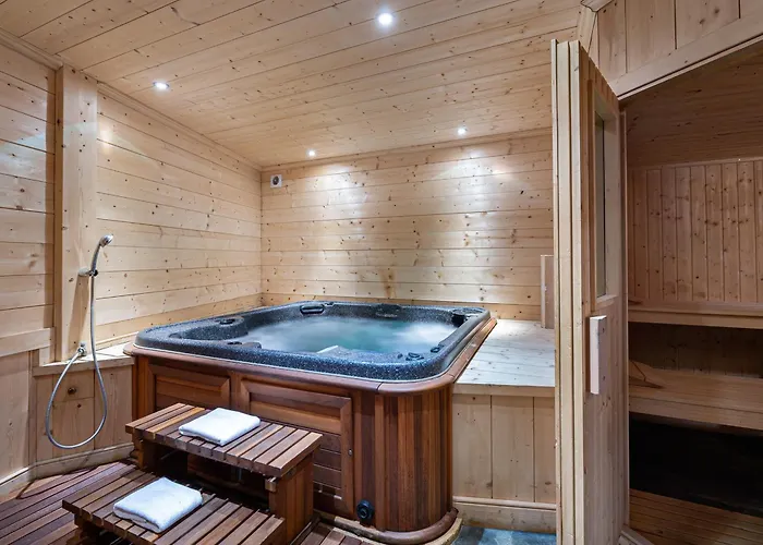 Montagnard A Rochebrune Avec Jacuzzi, Sauna, 6 Chambres, Proche Des Pistes, Accueil 12 Pers - Fr-1-569-37 *